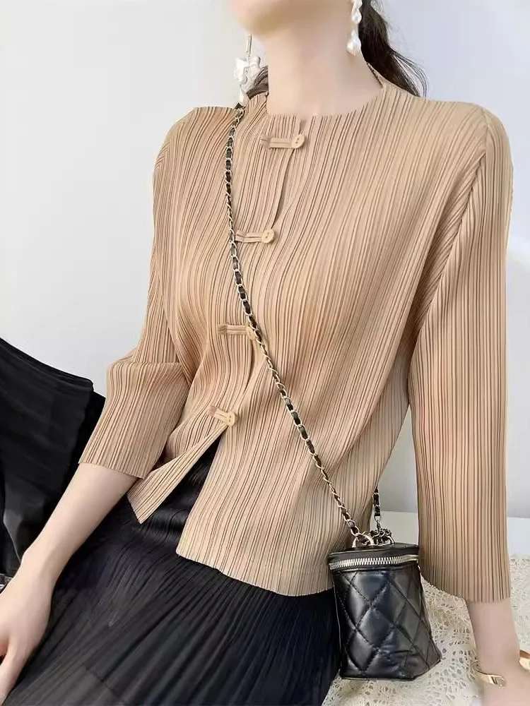 2025 New Women's Long Sleeve Shirt Vintage Chinese Style Pleated Outerwear High End Fashionable round Neck Button up Top
2025 New Women's Long Sleeve Shirt Vintage Chinese Style Pleated Outerwear High End Fashionable round Neck Button up Top