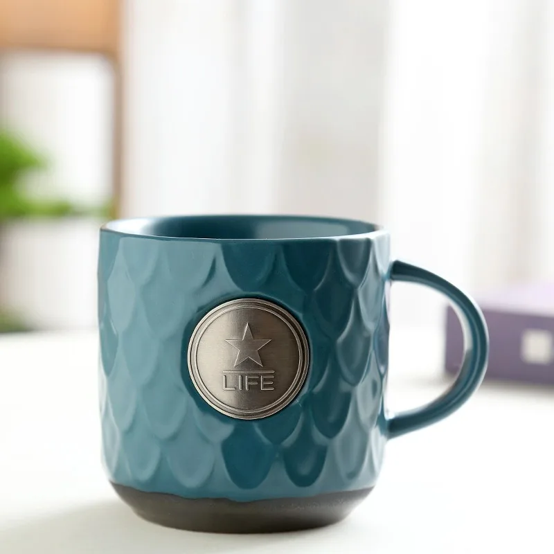 PYH Xingba wind relief fish scale pattern mug with bronze medal light luxury premium ceramic cup
PYH Xingba wind relief fish scale pattern mug with bronze medal light luxury premium ceramic cup