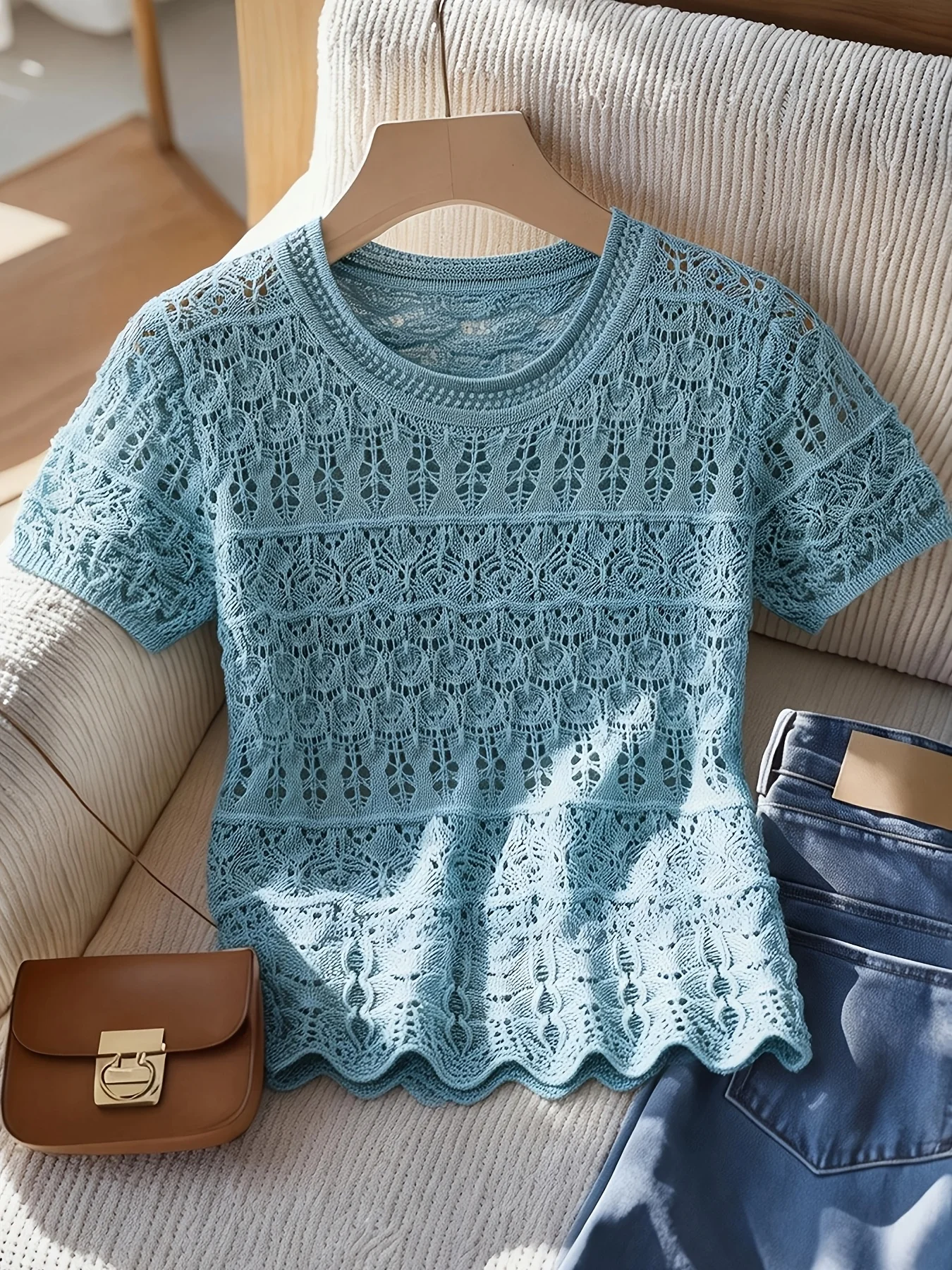 Тонкий вязаный топ с коротким рукавом и круглым вырезом, летняя свободная повседневная верхняя одежда для защиты от солнца, элегантная универсальная женская модель
Тонкий вязаный топ с коротким рукавом и круглым вырезом, летняя свободная повседневная верхняя одежда для защиты от солнца, элегантная универсальная женская модель