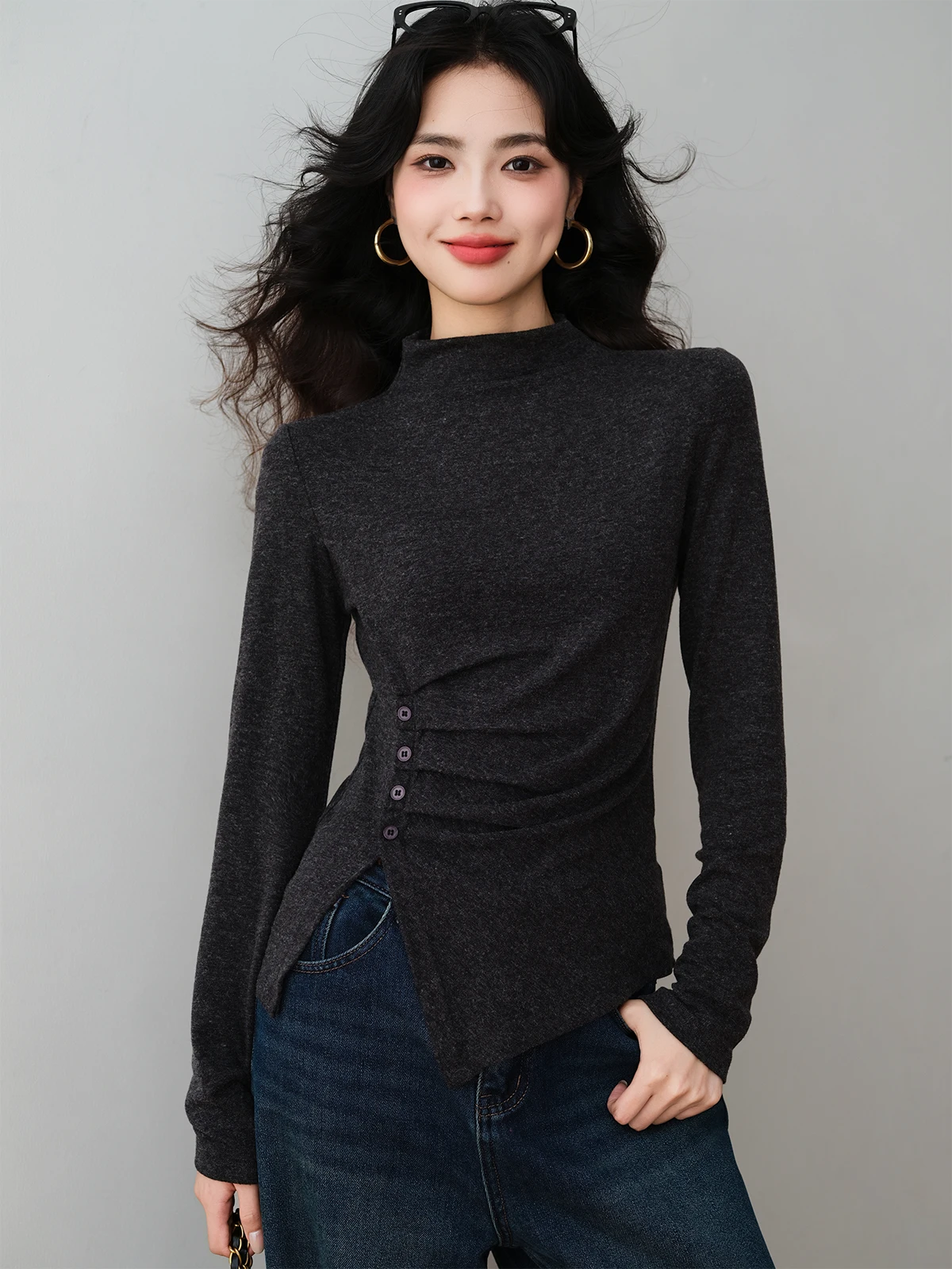 Приталенная вязаная кофта с высоким воротником и длинными рукавами, дизайн Ronron, асимметричная застежка на пуговицах, с эффектом утяжки на талии, осень 2025
Приталенная вязаная кофта с высоким воротником и длинными рукавами, дизайн Ronron, асимметричная застежка на пуговицах, с эффектом утяжки на талии, осень 2025