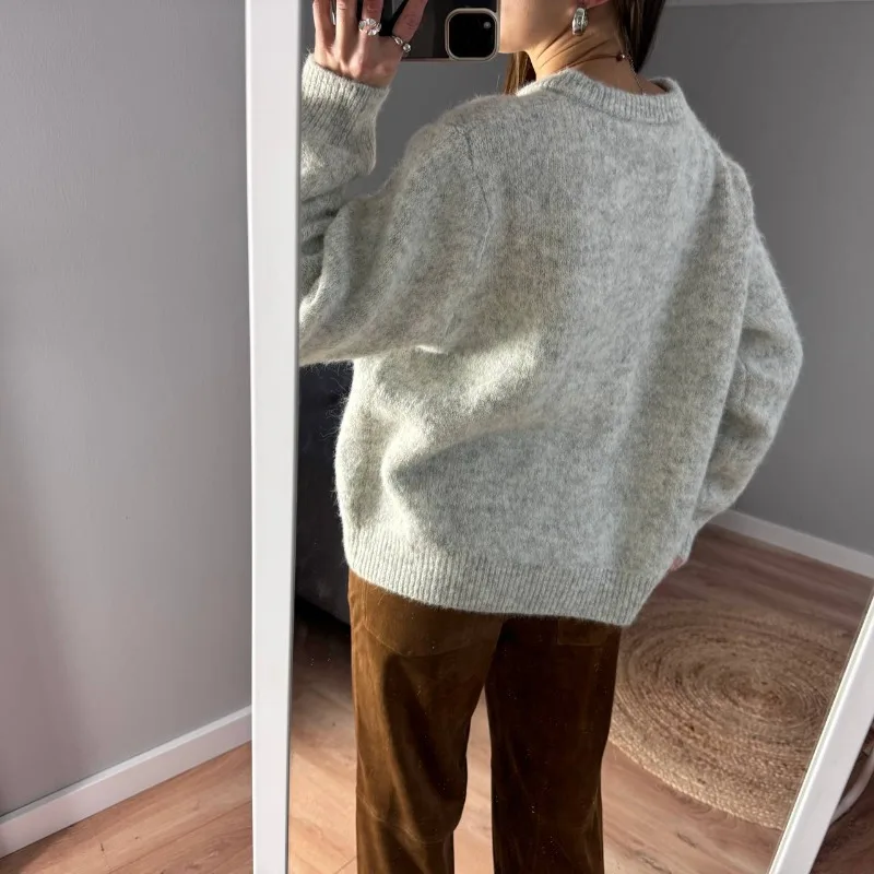 Knitted Cardigan Women's Retro Single-breasted Sweater
Knitted Cardigan Women's Retro Single-breasted Sweater