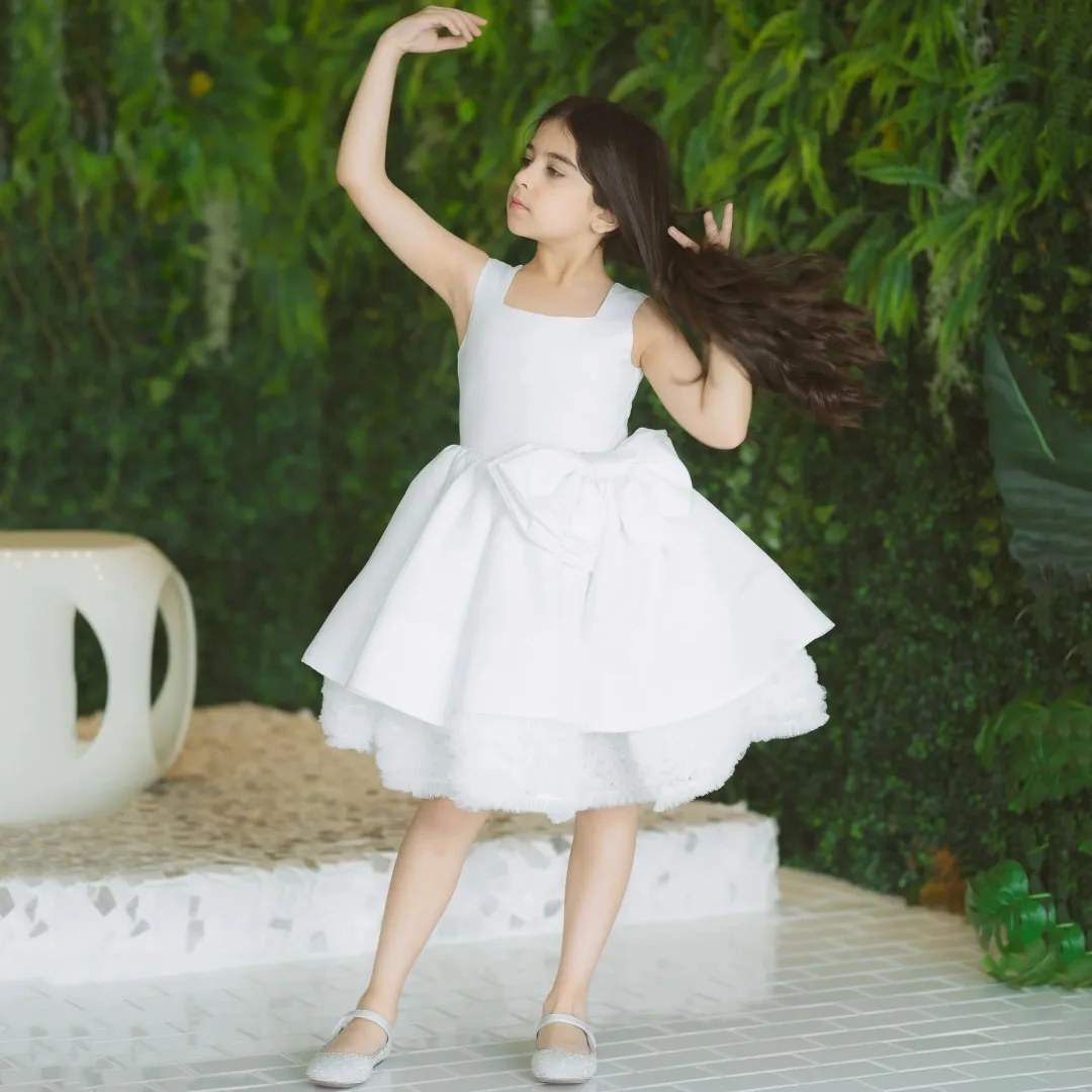 Customized Flower Girl Dress White Satin Pleat With Bow Sleeveless For Wedding Birthday Party Prom Banquet Princess Gowns
Customized Flower Girl Dress White Satin Pleat With Bow Sleeveless For Wedding Birthday Party Prom Banquet Princess Gowns