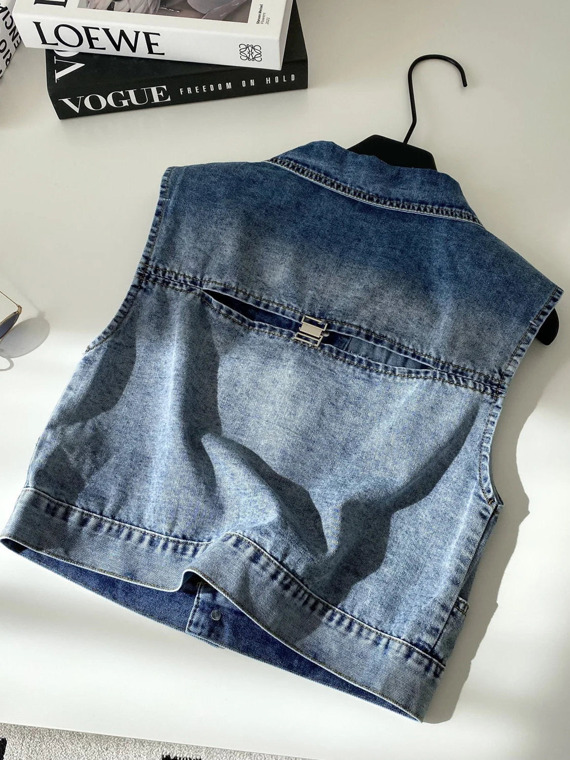 Korean Design Waed Denim Vest Jaet Women's ort Casual Summer Faionable Versatile Leisure Jaet Top
Korean Design Waed Denim Vest Jaet Women's ort Casual Summer Faionable Versatile Leisure Jaet Top