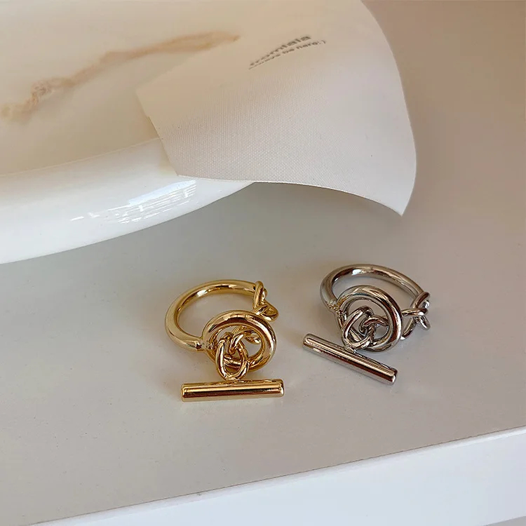 Faionable Metal Chain OT Bule Ring for Women Original Design Unusual Fre out Jewelry Online Exclusive Copper Material
Faionable Metal Chain OT Bule Ring for Women Original Design Unusual Fre out Jewelry Online Exclusive Copper Material