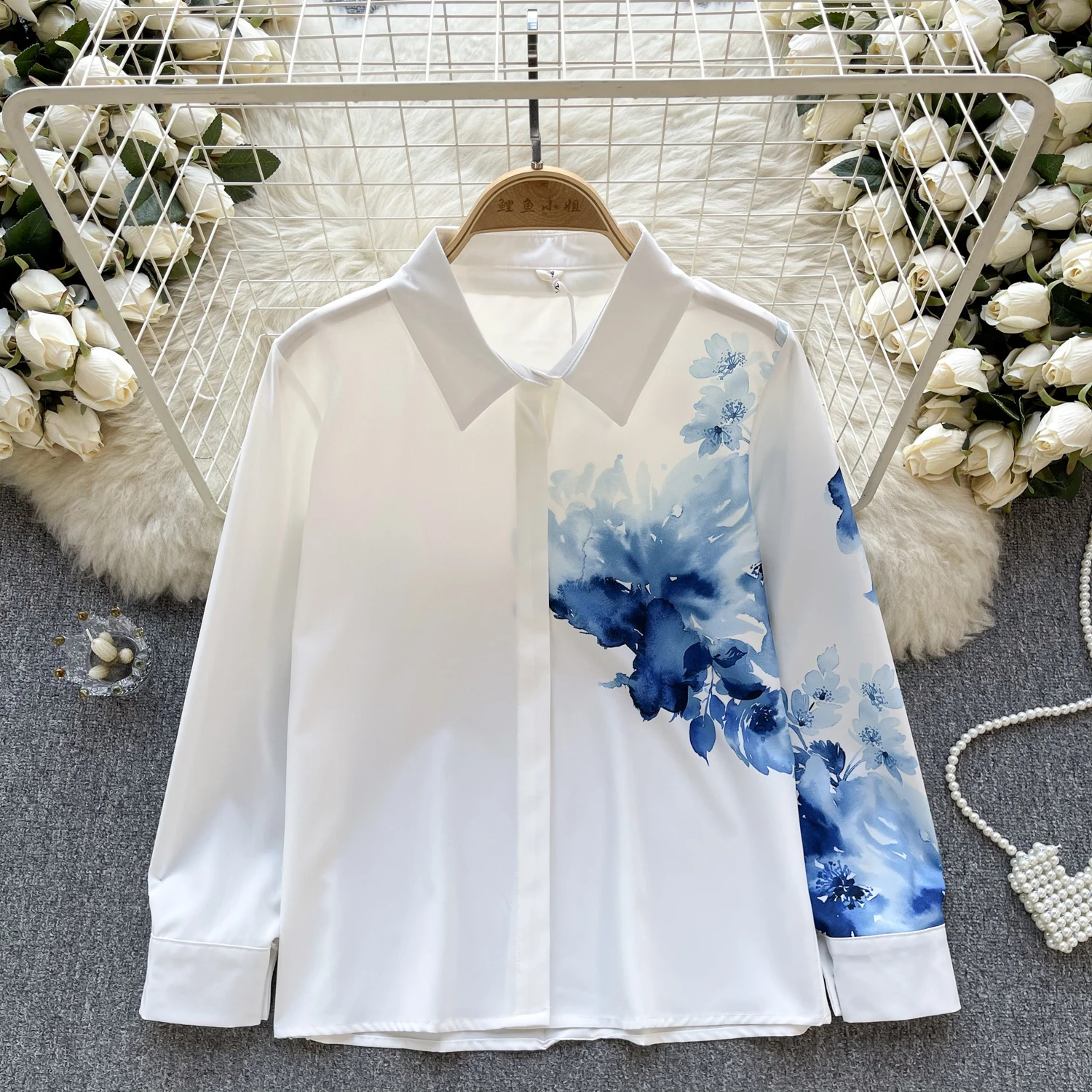 Chic vintage print loose Fashion basics Sexy Shirt High Street Women Blouse women clothing
Chic vintage print loose Fashion basics Sexy Shirt High Street Women Blouse women clothing