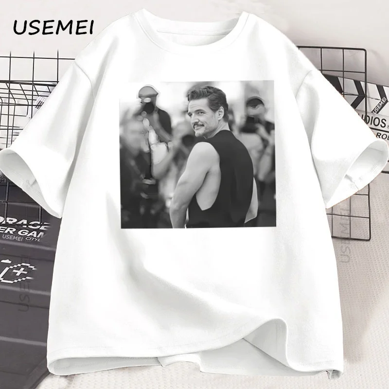 Pedro Pascal Daddy T-Shirt Men Women Vintage 90s Graphic Tee Cotton Short Sleeve Round Neck Streetwear Man Clothes Y2k Tops
Pedro Pascal Daddy T-Shirt Men Women Vintage 90s Graphic Tee Cotton Short Sleeve Round Neck Streetwear Man Clothes Y2k Tops