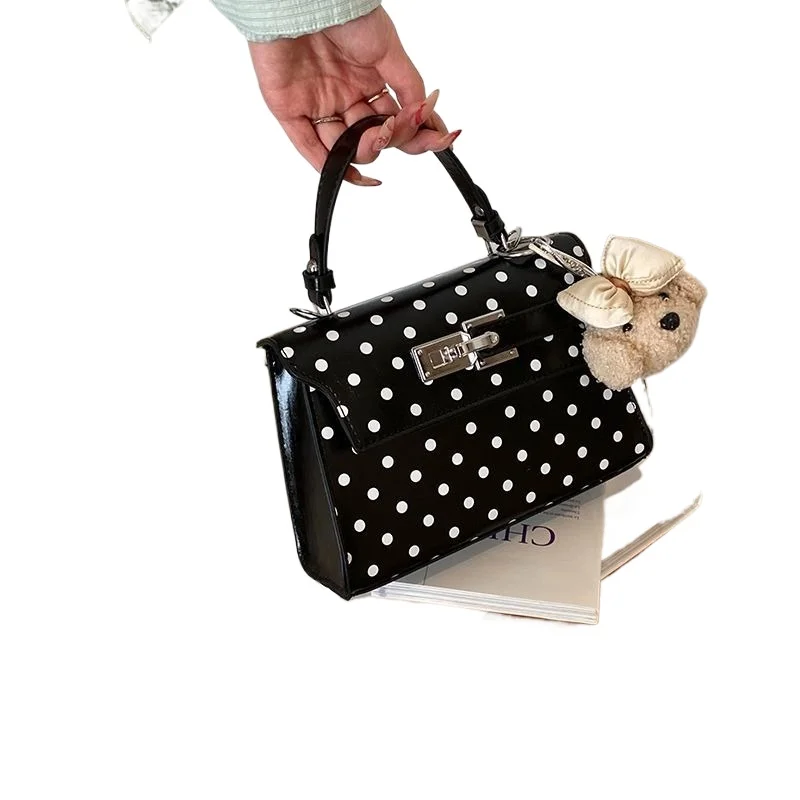 Simple Polka Dot Solid Color Handbag Single Shoulder Oblique Span Fashionable Foreign Style Versatile Temperament Commuting 2026
Simple Polka Dot Solid Color Handbag Single Shoulder Oblique Span Fashionable Foreign Style Versatile Temperament Commuting 2026