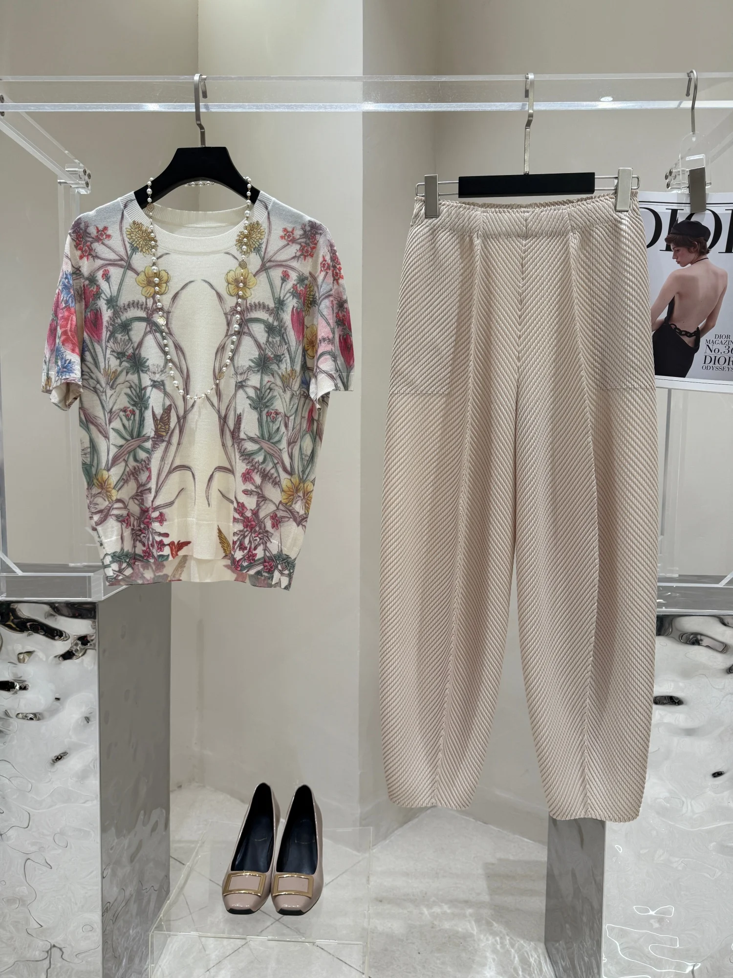 Ele Faionable Two-Piece Set for Middle-Aged Women Summer New Arrival Lightweight Luxury High-Quali Print Pattern
Ele Faionable Two-Piece Set for Middle-Aged Women Summer New Arrival Lightweight Luxury High-Quali Print Pattern