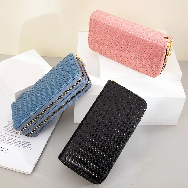 Female Long Wallet 2025 New Woven Pattern Double Zipper Large Capacity Clutch Spot Wholesale Patent Leather Mobile Phone Bag
Female Long Wallet 2025 New Woven Pattern Double Zipper Large Capacity Clutch Spot Wholesale Patent Leather Mobile Phone Bag