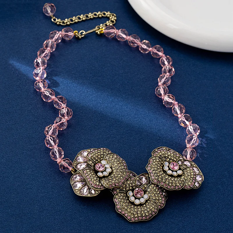 Vintage Exquisite Butterfly Flower Fashionable Crystal Beaded High-end Design Necklace for Women
Vintage Exquisite Butterfly Flower Fashionable Crystal Beaded High-end Design Necklace for Women