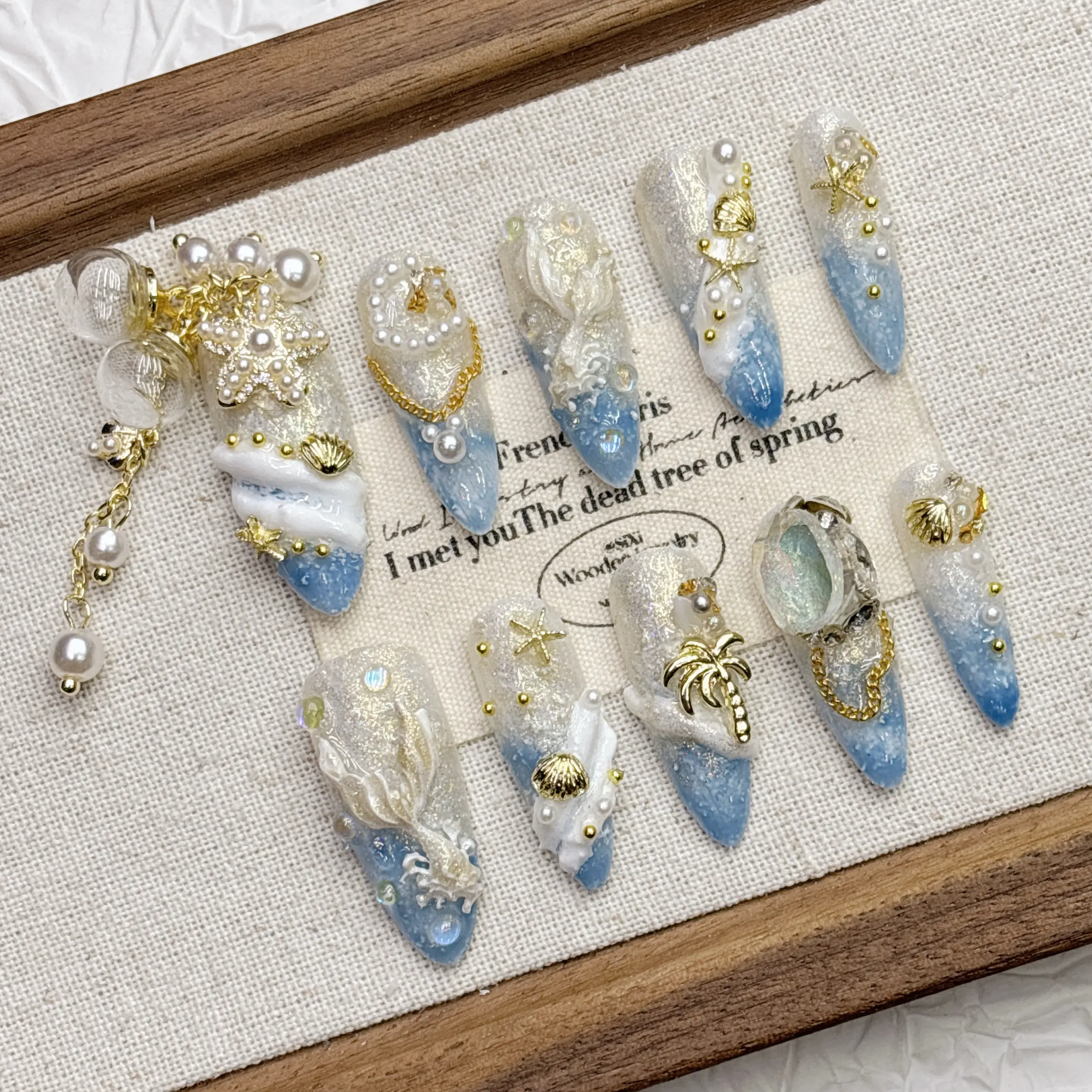 10Pcs Heavy 3D Embossed Gold Foil Ocean Coffin Press On Nails, Icy Blue Glitter Gradient Fake Nails With Mermaid Tail Seashell S
10Pcs Heavy 3D Embossed Gold Foil Ocean Coffin Press On Nails, Icy Blue Glitter Gradient Fake Nails With Mermaid Tail Seashell S