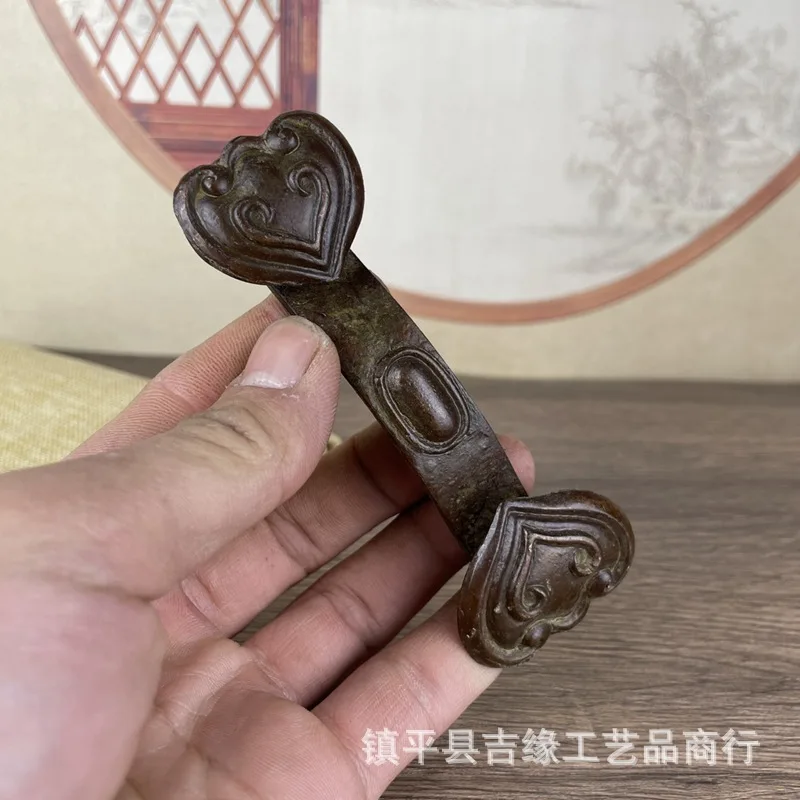 Украшение Ruyi из античного сплава маленького размера в форме сердца, рука Ruyi, Ретро Декор, декоративные поделки
Украшение Ruyi из античного сплава маленького размера в форме сердца, рука Ruyi, Ретро Декор, декоративные поделки