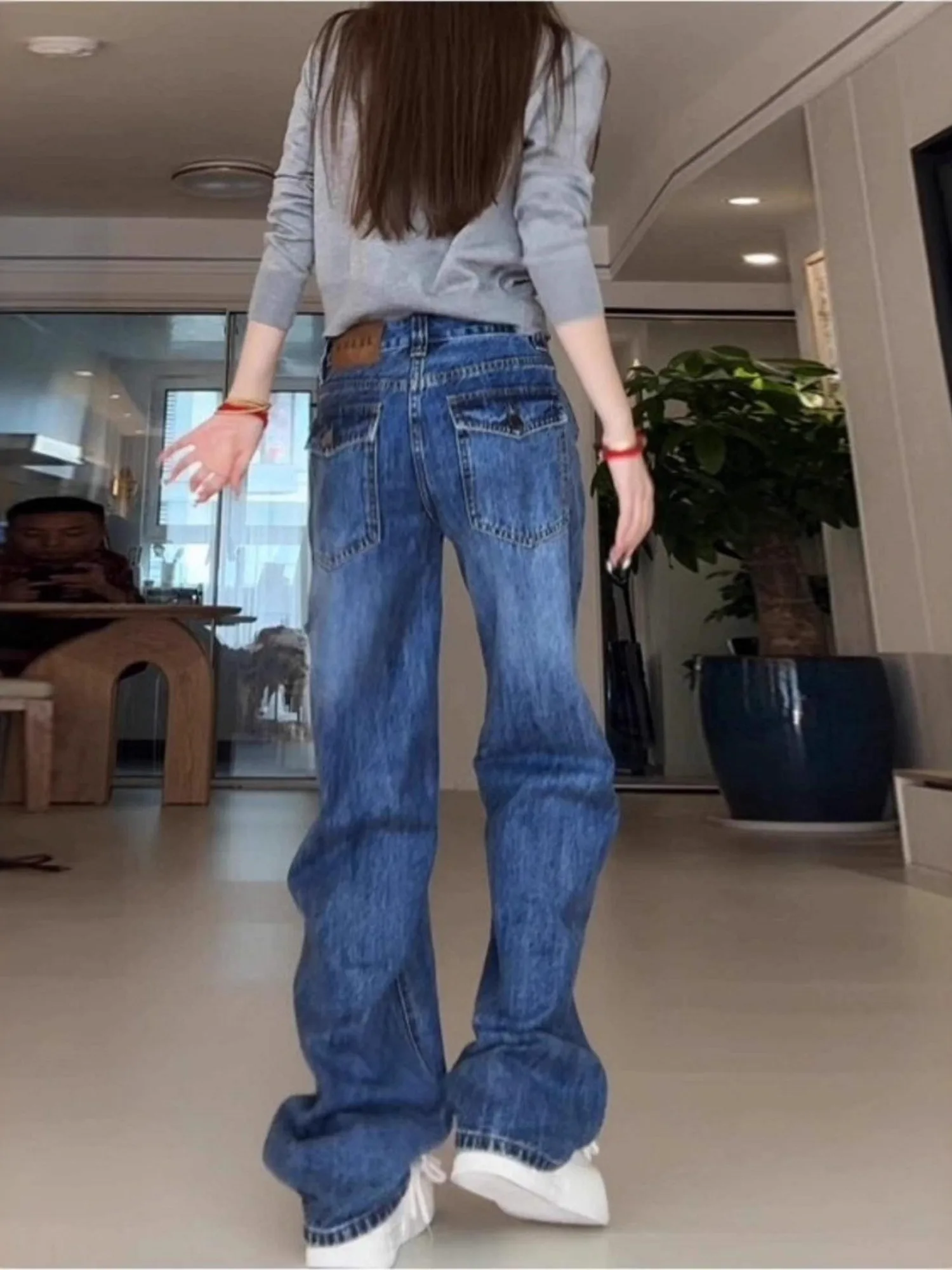 Women's High Waisted Wide Leg Jeans Vintage Blue Straight Leg Baggy Denim Pants Y2K Streetwear Loose Fit Full Length Trousers
Women's High Waisted Wide Leg Jeans Vintage Blue Straight Leg Baggy Denim Pants Y2K Streetwear Loose Fit Full Length Trousers