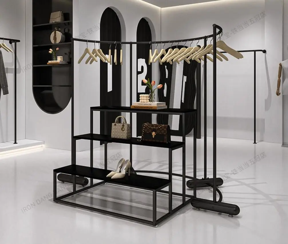 Магазин одежды Nakajima с полкой Iron Art, подвесные вешалки с черной дугой в среднем стиле, магазин женской одежды, многослойная обувь и сумка 
Магазин одежды Nakajima с полкой Iron Art, подвесные вешалки с черной дугой в среднем стиле, магазин женской одежды, многослойная обувь и сумка