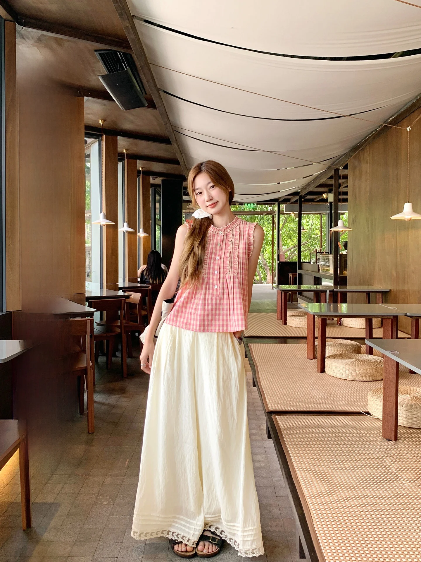 Женские свободные повседневные брюки Cheese Rabbit, лето 2025, новые, с кружевом, широкие штанины, тонкие, с высокой талией, прямые брюки-трубы
Женские свободные повседневные брюки Cheese Rabbit, лето 2025, новые, с кружевом, широкие штанины, тонкие, с высокой талией, прямые брюки-трубы