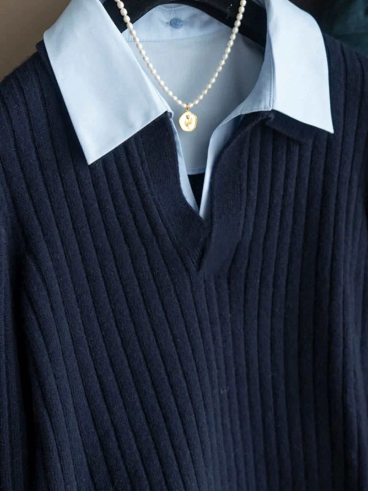 Blue Neck Knitwear Fake Two-Piece Women's Autumn Winter Lazy Style Shirt Collar Base Layer Top Korean Style Commute Wind
Blue Neck Knitwear Fake Two-Piece Women's Autumn Winter Lazy Style Shirt Collar Base Layer Top Korean Style Commute Wind