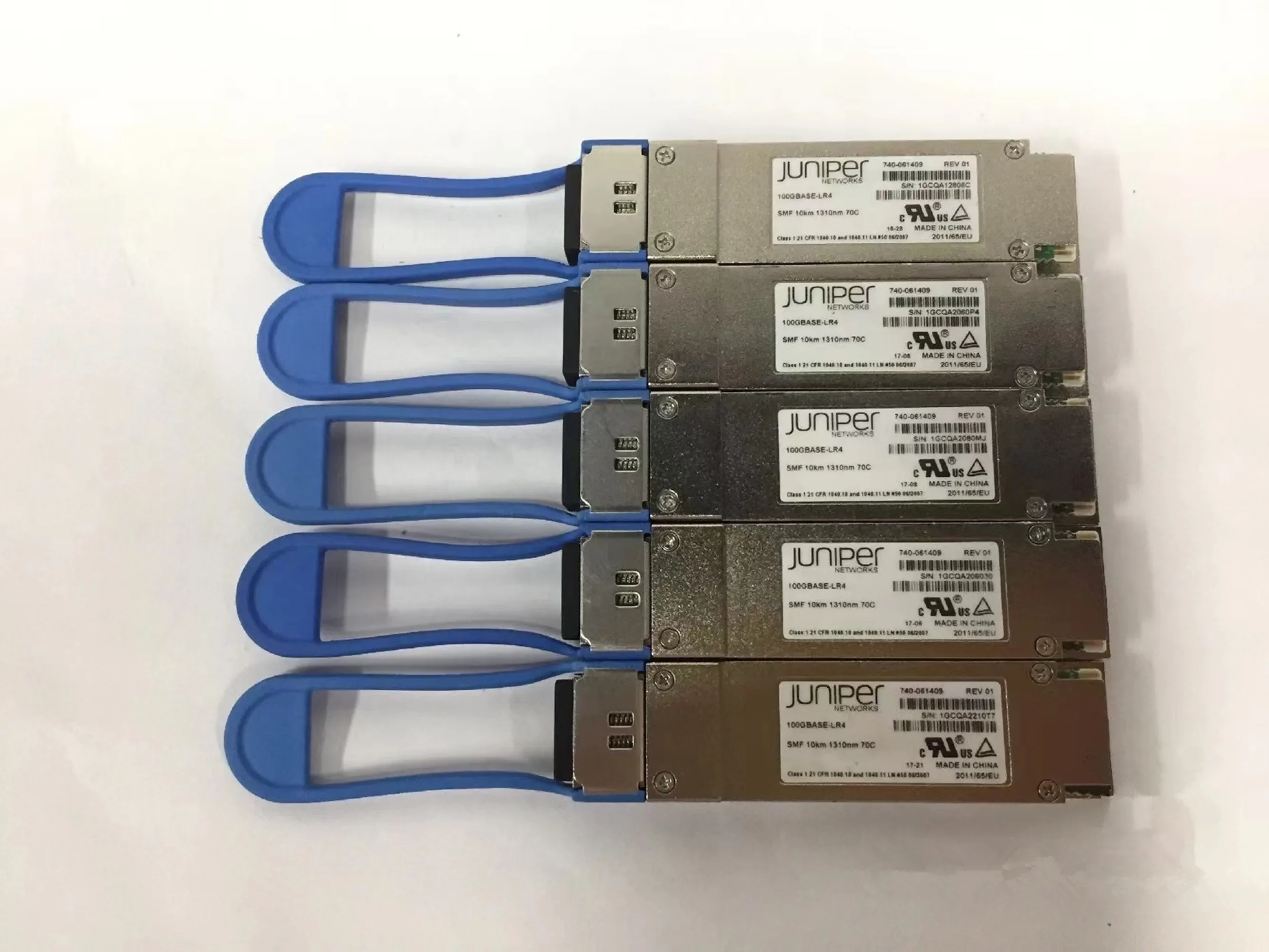 Juniper Networks Adapter Module 100G QSFP 100GBASE-LR4 SMF 10km 1310nm 740-061409 740-058732/100Gb Fiber Module
Juniper Networks Adapter Module 100G QSFP 100GBASE-LR4 SMF 10km 1310nm 740-061409 740-058732/100Gb Fiber Module