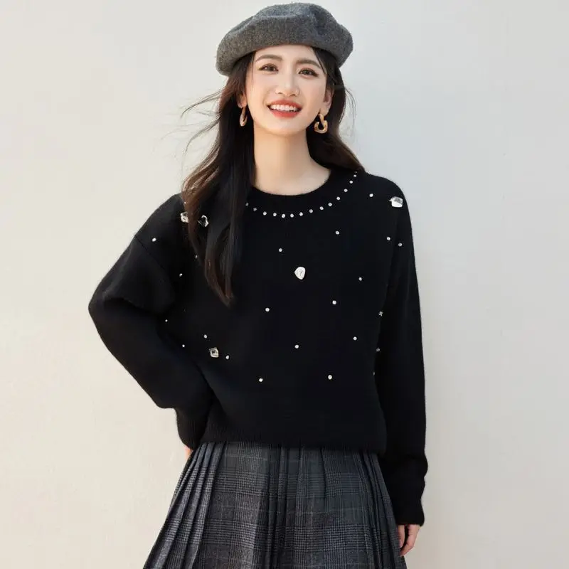 2025 Autumn And Winter Short Fashion Temperament Nail Bead Round Neck Shiny Sparkling Sweater Top For Women
2025 Autumn And Winter Short Fashion Temperament Nail Bead Round Neck Shiny Sparkling Sweater Top For Women