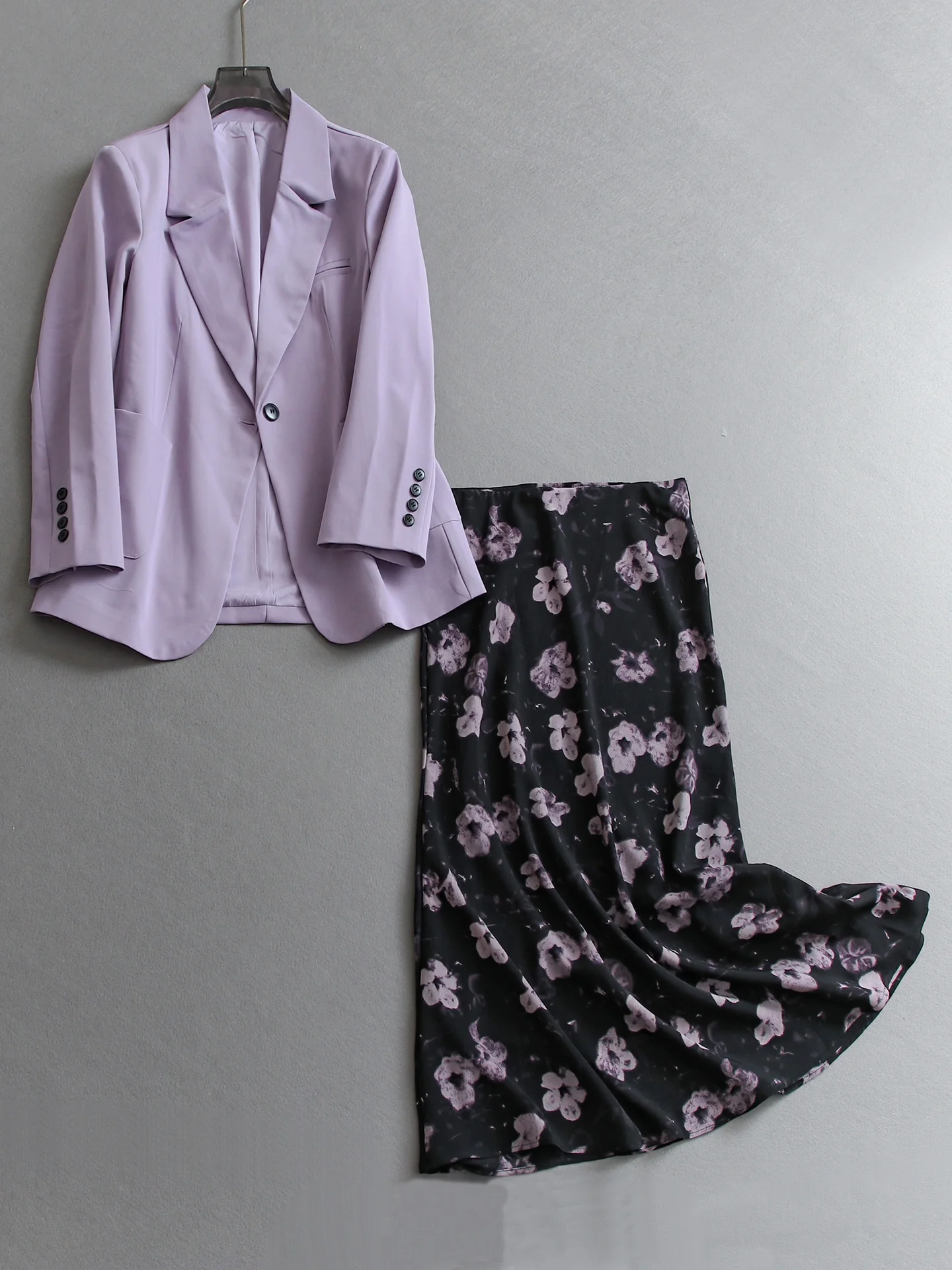 Color One Button Plain Collar Suit Jacket Can Be Matched with a Whole Set of Floral Half Skirt Two Piece Set Women
Color One Button Plain Collar Suit Jacket Can Be Matched with a Whole Set of Floral Half Skirt Two Piece Set Women
