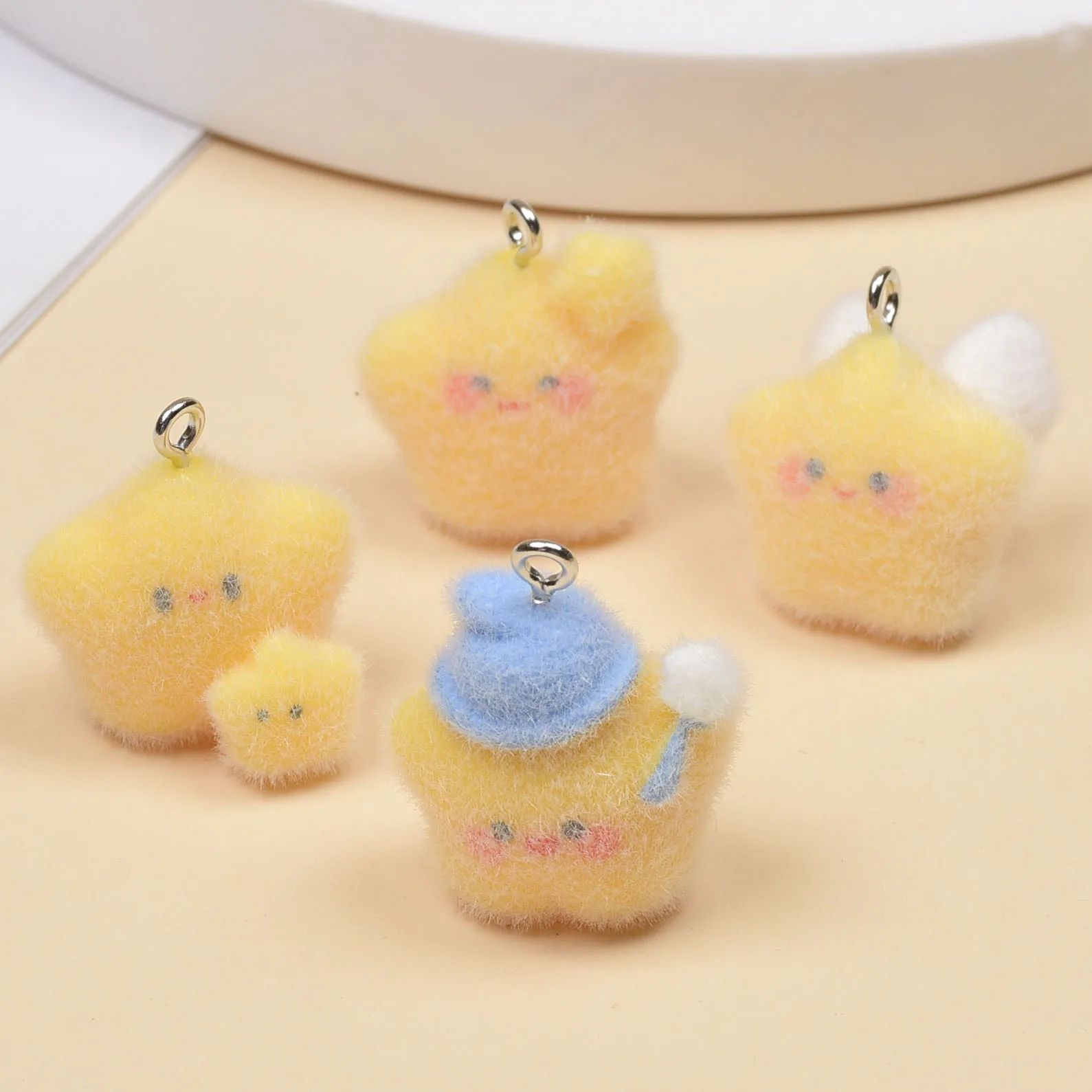 8/24PCS Plush resin small star pendant keychain, mobile phone chain hanging accessory, DIY bag accessory, pendant accessory
8/24PCS Plush resin small star pendant keychain, mobile phone chain hanging accessory, DIY bag accessory, pendant accessory