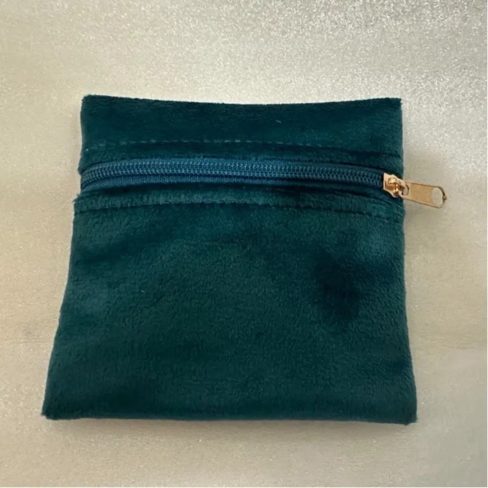 Flannelette Jewelry Packaging Bag Soft Soild Colorful Jewelry Storage Bag Zipper Dust Proof Velvet Jewelry Bag Accessory
Flannelette Jewelry Packaging Bag Soft Soild Colorful Jewelry Storage Bag Zipper Dust Proof Velvet Jewelry Bag Accessory