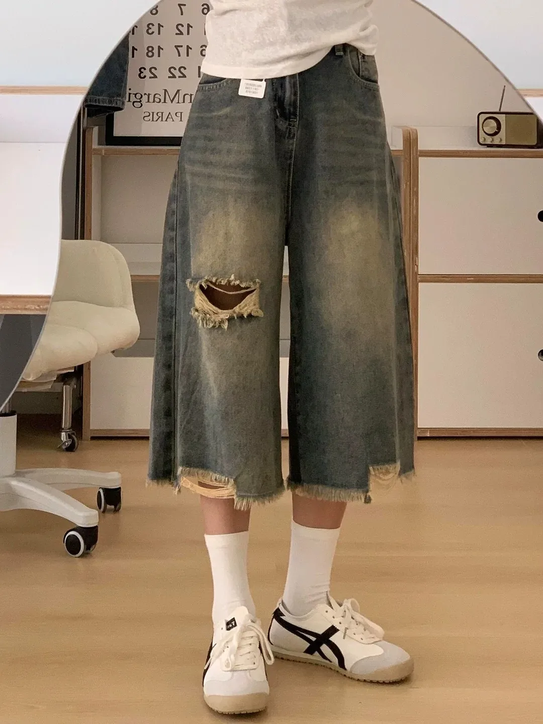 Loose Wide Leg Denim Mid-Length Pants Women Summer Lazy Slouchy Feel Tassel Frayed Hem High Waist Jeans Casual Deep Color
Loose Wide Leg Denim Mid-Length Pants Women Summer Lazy Slouchy Feel Tassel Frayed Hem High Waist Jeans Casual Deep Color
