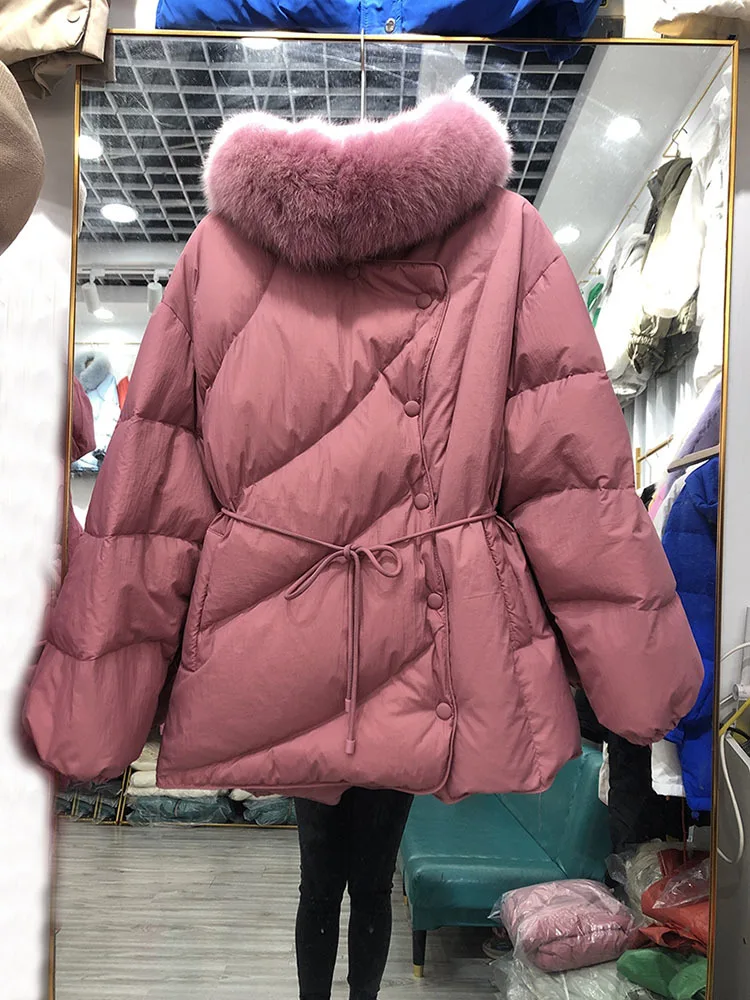 Winter Big Fox Fur Collar White Duck Down Jacket for Women Mid Length Thickened Down Coats High Waisted Lace Up Jacket Пуховик
Winter Big Fox Fur Collar White Duck Down Jacket for Women Mid Length Thickened Down Coats High Waisted Lace Up Jacket Пуховик