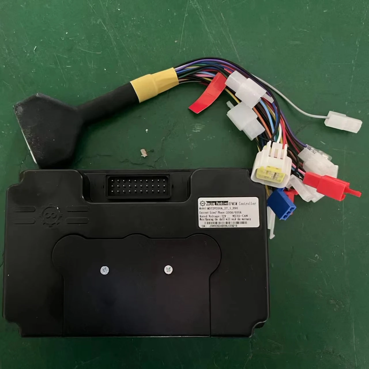 Fardriver 72V200A CAN Version High Power Electric Motorcycle Controller 200A Programmable Controller
Fardriver 72V200A CAN Version High Power Electric Motorcycle Controller 200A Programmable Controller