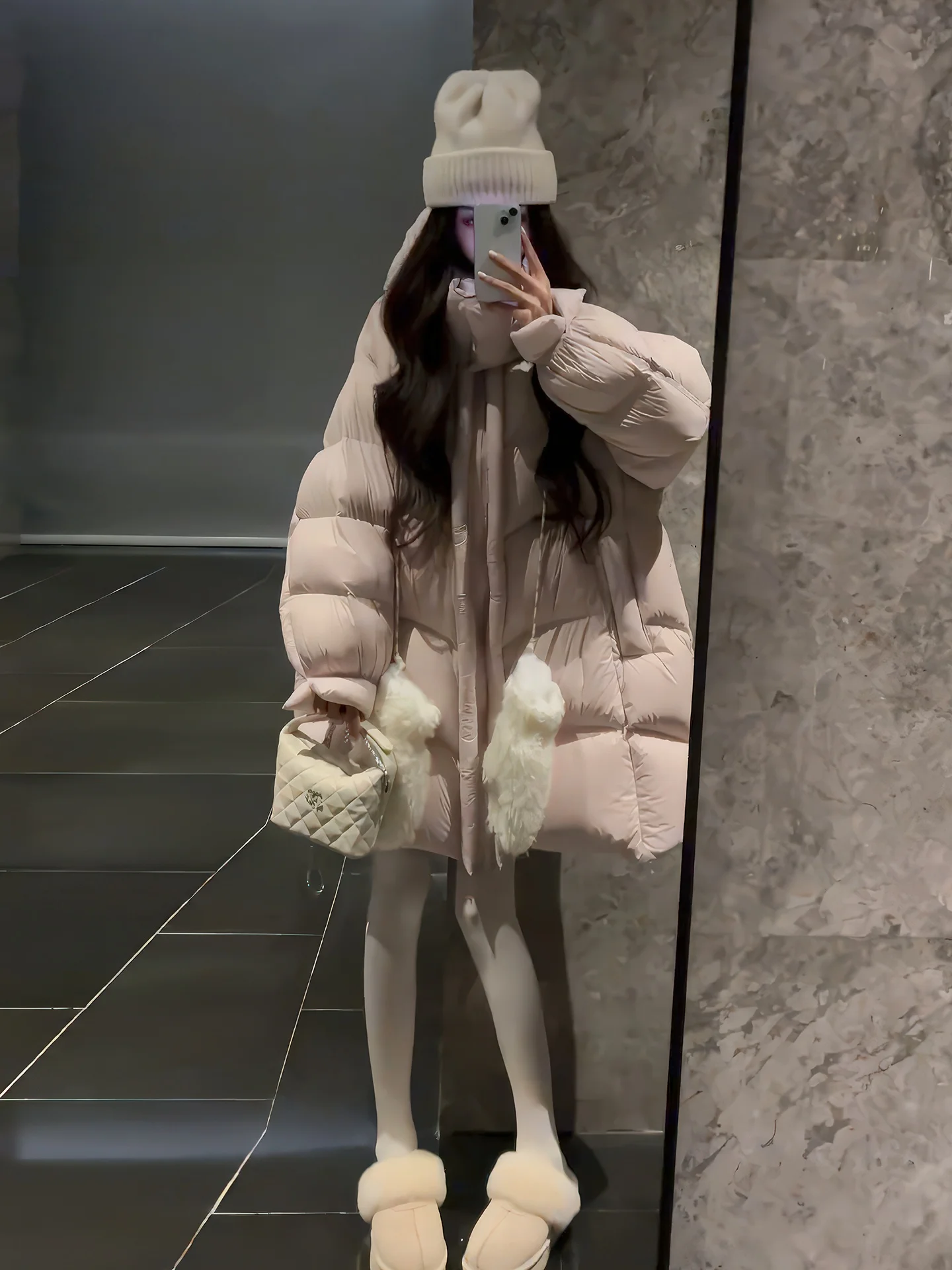 Утепленная женская пуховая куртка Cloud Doughnut средней длины, белая, свободного кроя, теплая верхняя одежда, новинка зимы 2025
Утепленная женская пуховая куртка Cloud Doughnut средней длины, белая, свободного кроя, теплая верхняя одежда, новинка зимы 2025