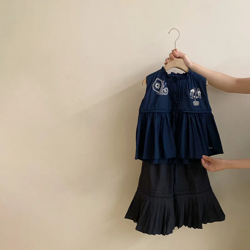 Girls' Korean Embroidered Sleeveless Top 2026 Summer New Style Children's Design Bell bottom Pants Two Piece Set
Girls' Korean Embroidered Sleeveless Top 2026 Summer New Style Children's Design Bell bottom Pants Two Piece Set
