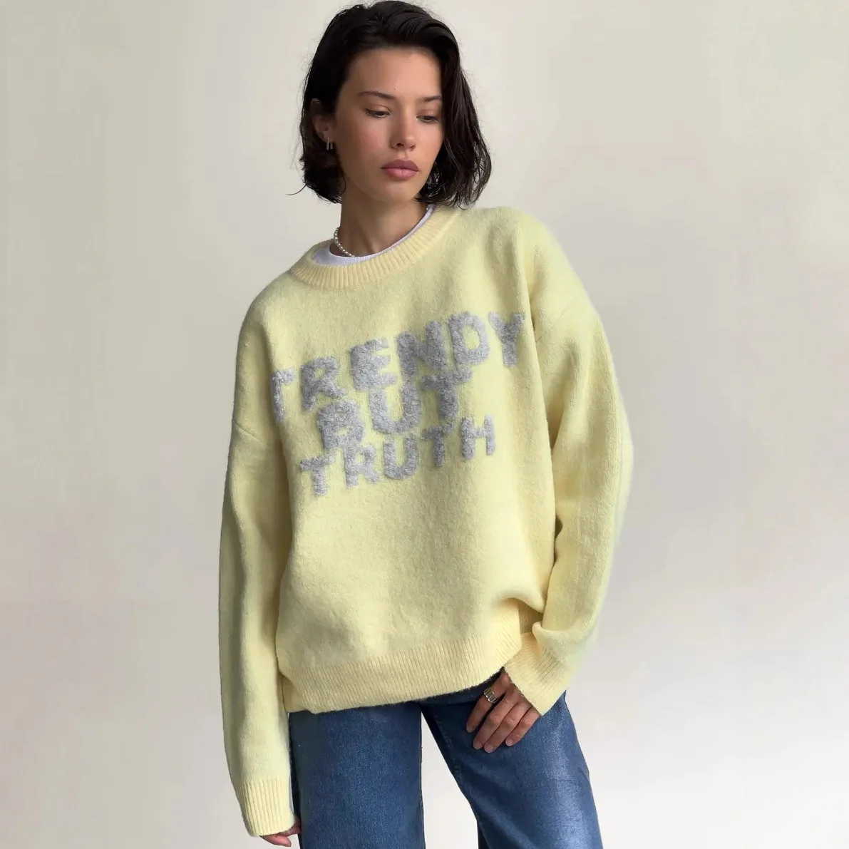 Ленивый стиль, вязаный свитер с вышивкой букв, осенне-зимний женский модный свободный толстый теплый повседневный свитер с круглым вырезом для офиса и свиданий
Ленивый стиль, вязаный свитер с вышивкой букв, осенне-зимний женский модный свободный толстый теплый повседневный свитер с круглым вырезом для офиса и свиданий