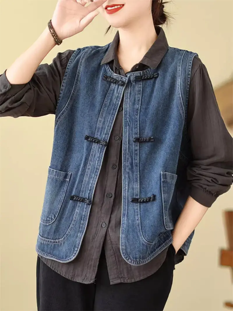 Jeans Waistcoat Women 2024 Spring And Summer New Chinese Retro Pan Button Denim Vest Slim Comfortable Sleeveless Tank Top K375
Jeans Waistcoat Women 2024 Spring And Summer New Chinese Retro Pan Button Denim Vest Slim Comfortable Sleeveless Tank Top K375