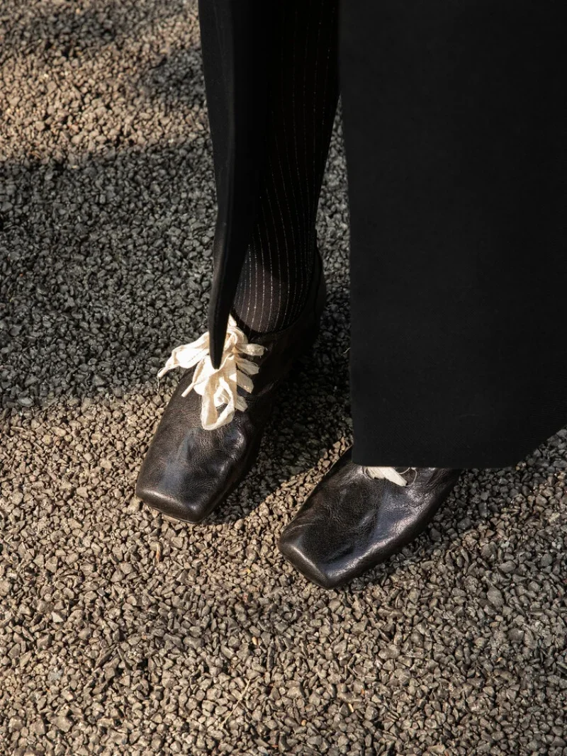 Весна 2023, новые кожаные элегантные женские туфли в стиле ретро с квадратным носком и бантом на толстом каблуке, женские балетки на шнуровке
Весна 2023, новые кожаные элегантные женские туфли в стиле ретро с квадратным носком и бантом на толстом каблуке, женские балетки на шнуровке