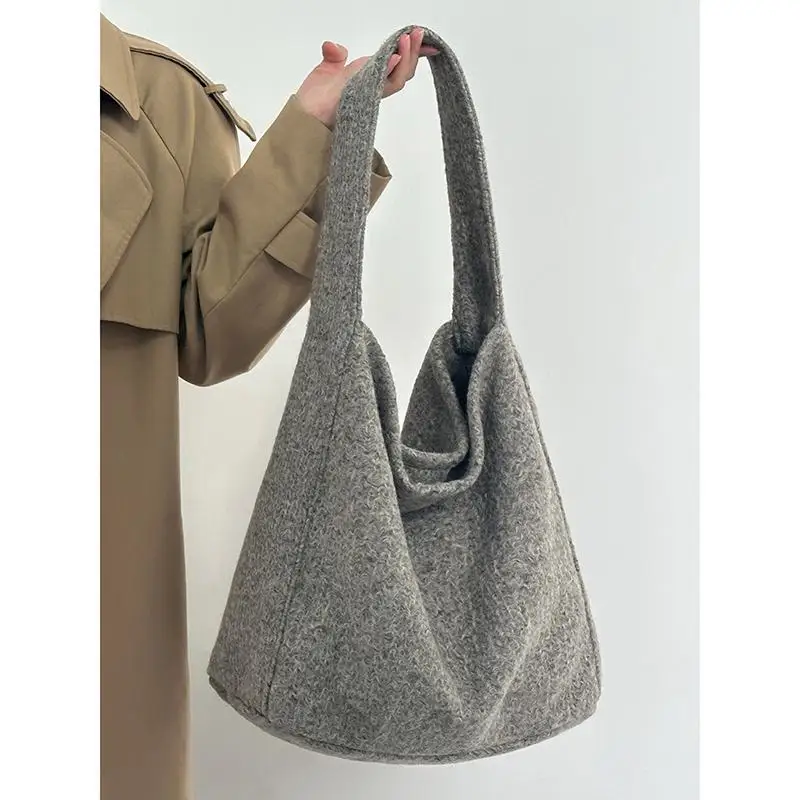 Autumn And Winter Fashion New Woolen Women's Bag Simple Casual Versatile Large Capacity Single Shoulder Diagonal Cross Bag Trend
Autumn And Winter Fashion New Woolen Women's Bag Simple Casual Versatile Large Capacity Single Shoulder Diagonal Cross Bag Trend