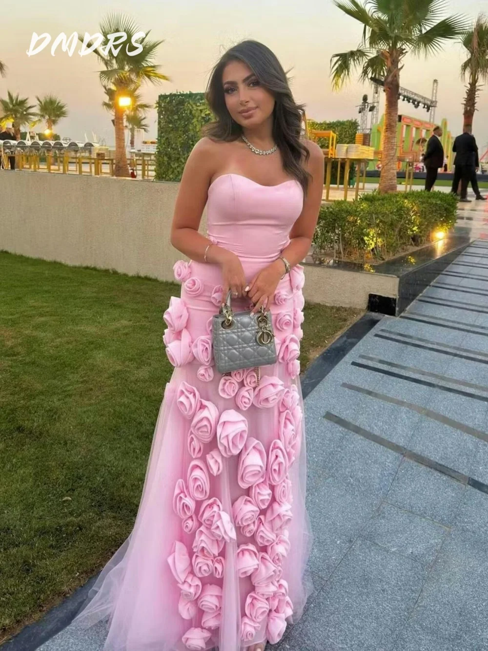 Charming Pink 3D Flower Prom Dress 2025 Elegant Sleeveless Evening Dress Sexy Side Slit Floor-length Gown Customized
Charming Pink 3D Flower Prom Dress 2025 Elegant Sleeveless Evening Dress Sexy Side Slit Floor-length Gown Customized