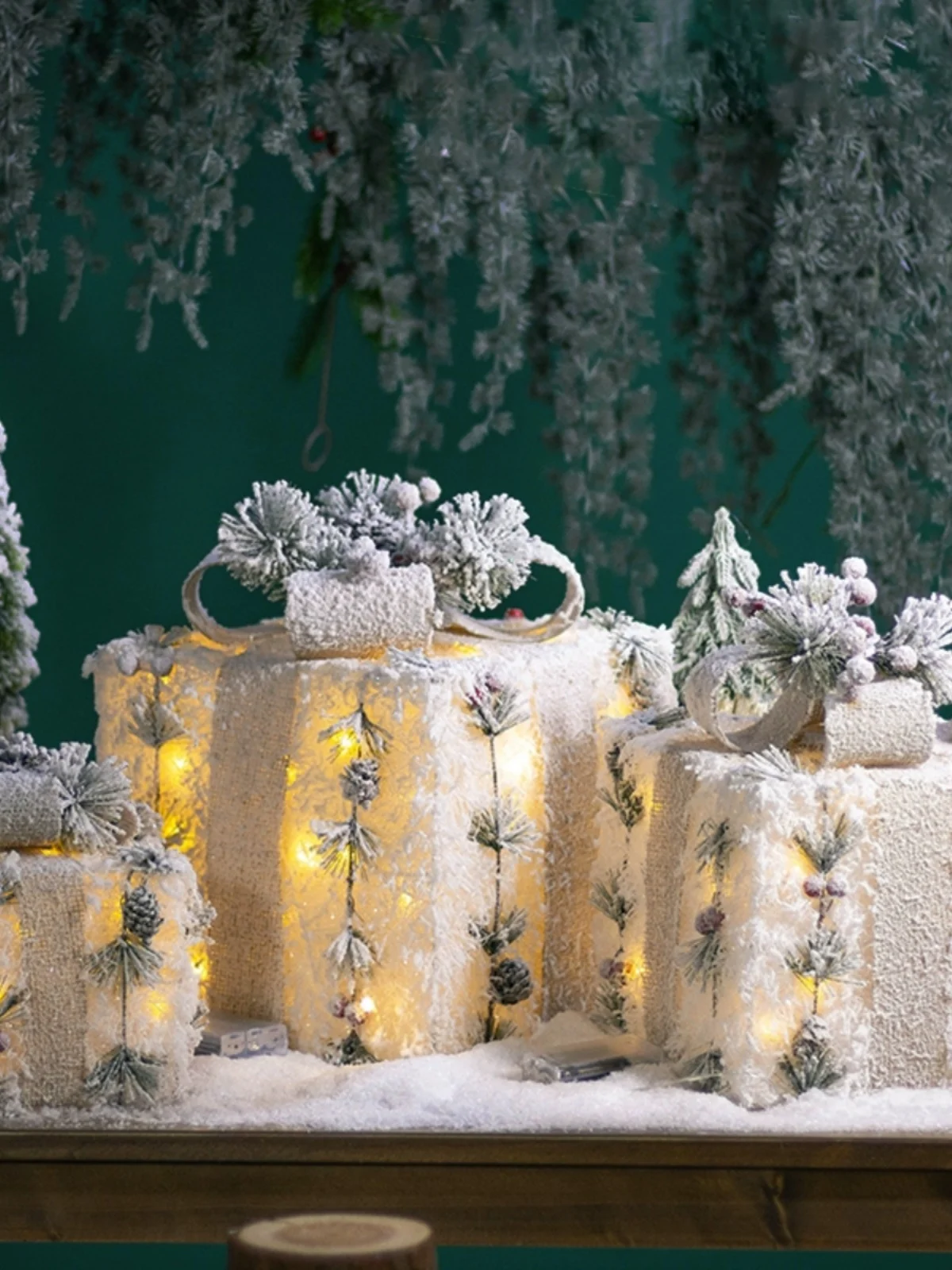 Glowing Christmas Gift Box Christmas Flocking Christmas Tree Ornament Window Battery Wrought Iron
Glowing Christmas Gift Box Christmas Flocking Christmas Tree Ornament Window Battery Wrought Iron