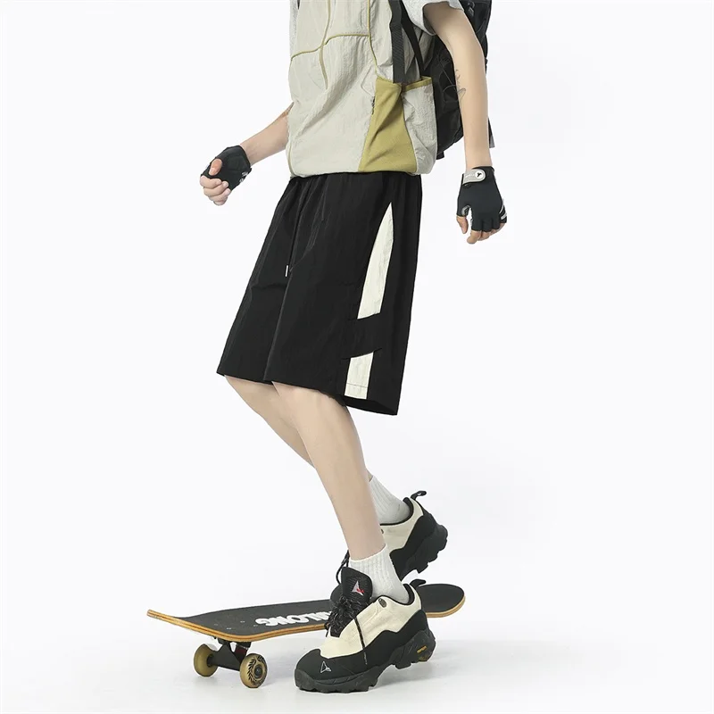 Новые летние повседневные мужские брюки из ледяного шелка, свободные дышащие эластичные брюки на талии, модная лоскутная рабочая одежда на пять четвертей, прямые брюки
Новые летние повседневные мужские брюки из ледяного шелка, свободные дышащие эластичные брюки на талии, модная лоскутная рабочая одежда на пять четвертей, прямые брюки