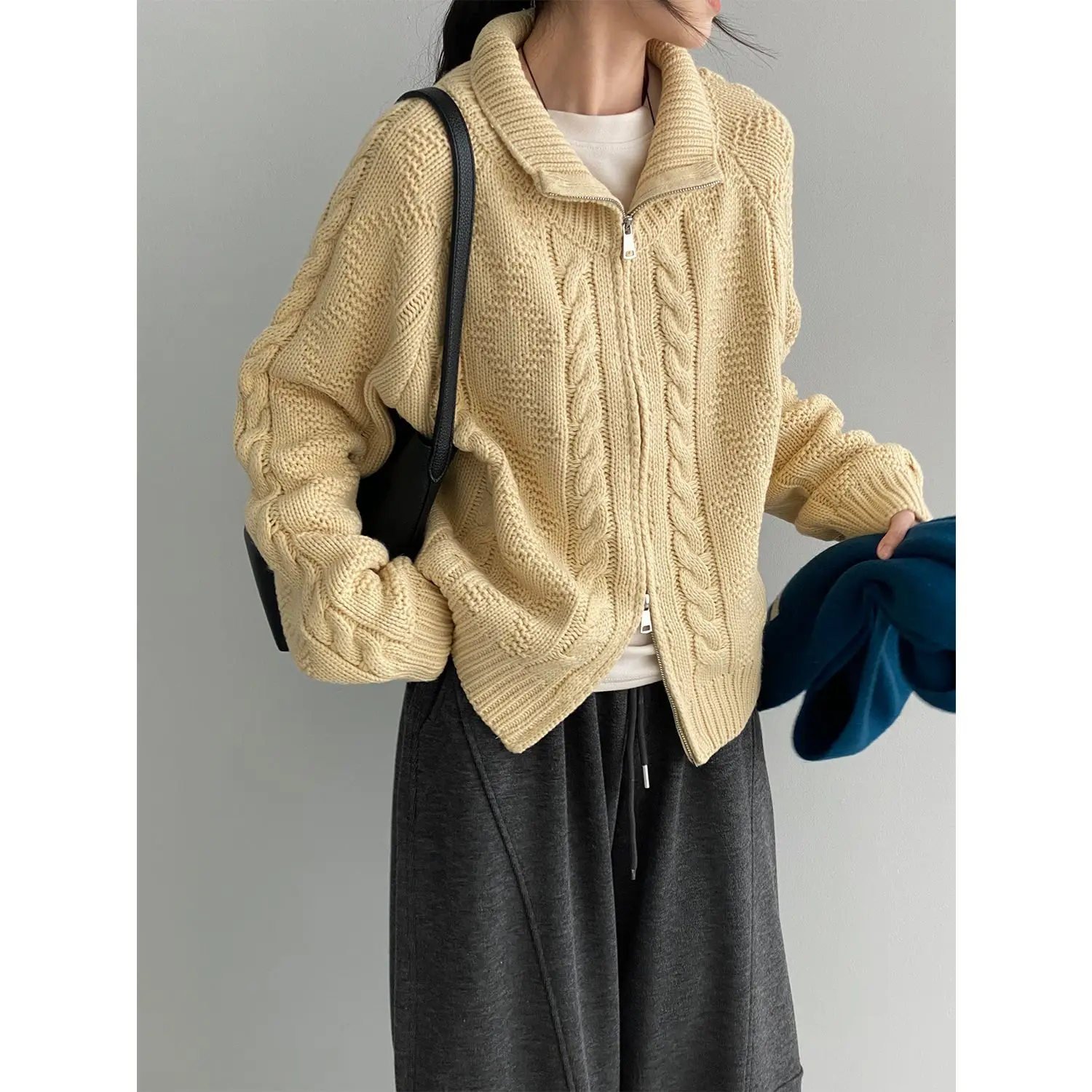 Vintage Artistic Lazy Style Braided Stand Collar Sweater For Women Solid Color Thickened Zipper Cardigan Top
Vintage Artistic Lazy Style Braided Stand Collar Sweater For Women Solid Color Thickened Zipper Cardigan Top