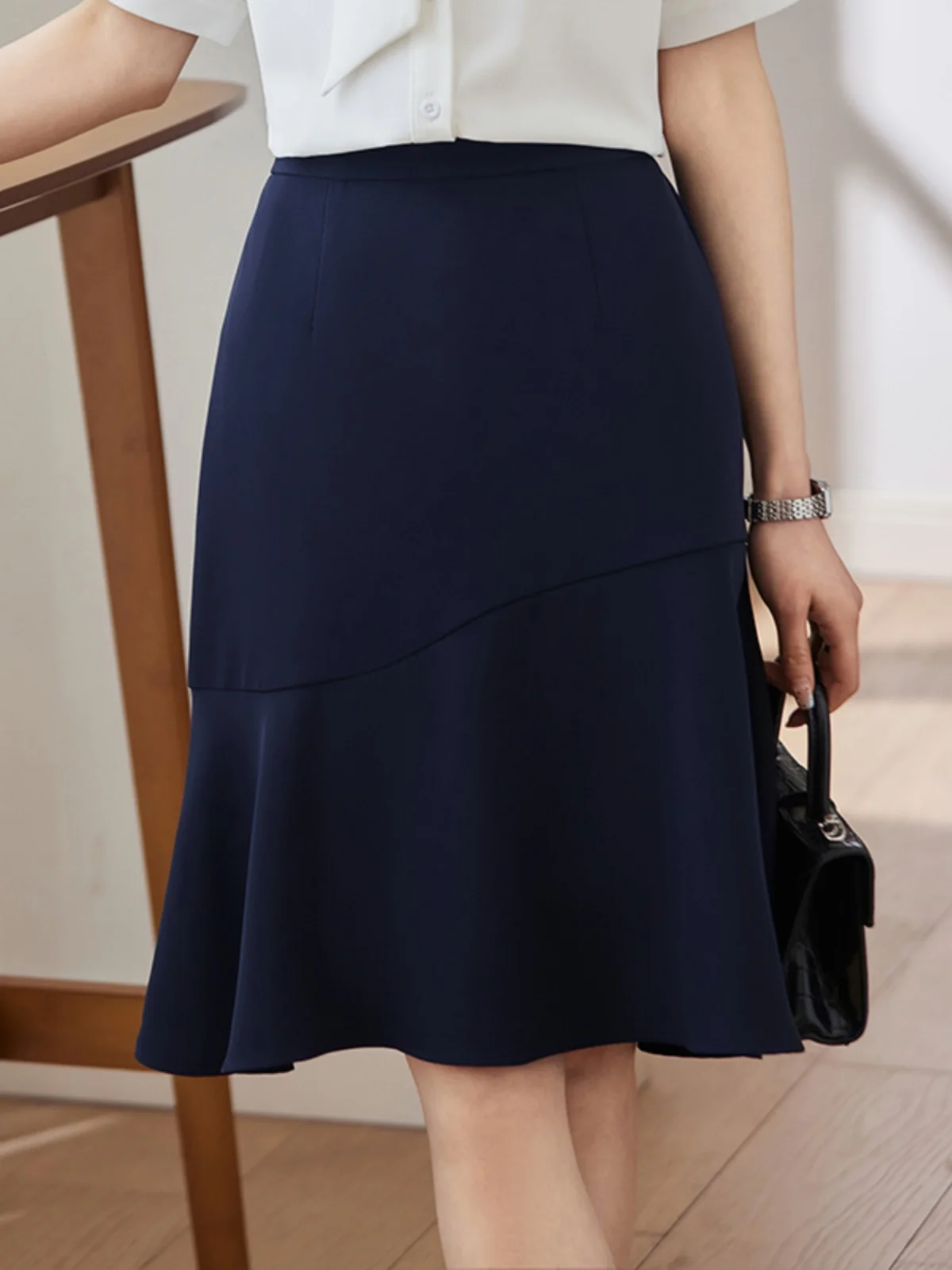 Fashionable High Waist Half Skirt with Lace Trim Women's Spring 2024 Korean Style Elegant Simple Fish Tail Skirt
Fashionable High Waist Half Skirt with Lace Trim Women's Spring 2024 Korean Style Elegant Simple Fish Tail Skirt