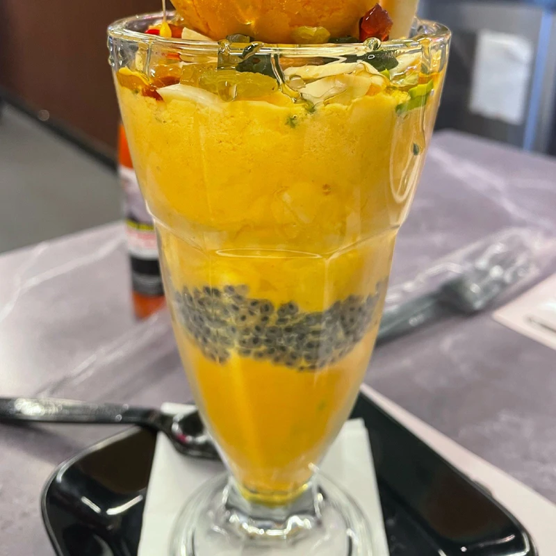 Коммерческий аппарат для приготовления смузи и холодных напитков с тремя цилиндрами, функцией самобудильника и функцией соковыжималки
Коммерческий аппарат для приготовления смузи и холодных напитков с тремя цилиндрами, функцией самобудильника и функцией соковыжималки