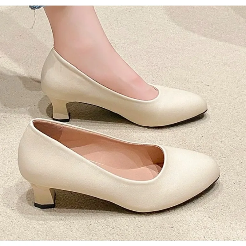 New Classic Women Fashion High Heel Dress Shoes Comfort Spring Autumn Shoes Lady Casual Sweet Home Outside Black Leather Pumps
New Classic Women Fashion High Heel Dress Shoes Comfort Spring Autumn Shoes Lady Casual Sweet Home Outside Black Leather Pumps