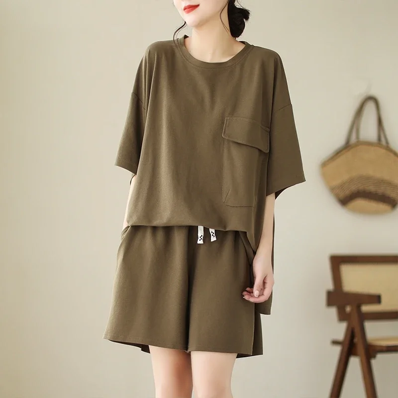 Women's Plus Size 2-Piece Outfit Loose Pocket T-shirt and Shorts Set Summer Casual Solid Color Loungewear
Women's Plus Size 2-Piece Outfit Loose Pocket T-shirt and Shorts Set Summer Casual Solid Color Loungewear