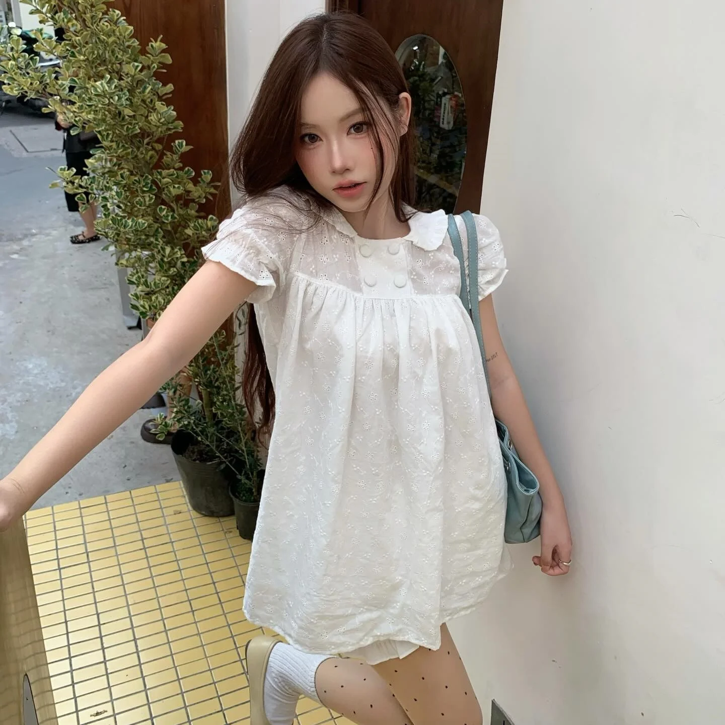 Fashionable Embroidered Floral Dress And Shorts Set Women's Summer New Style Hollow out Design Two Piece Suit Korean Style
Fashionable Embroidered Floral Dress And Shorts Set Women's Summer New Style Hollow out Design Two Piece Suit Korean Style