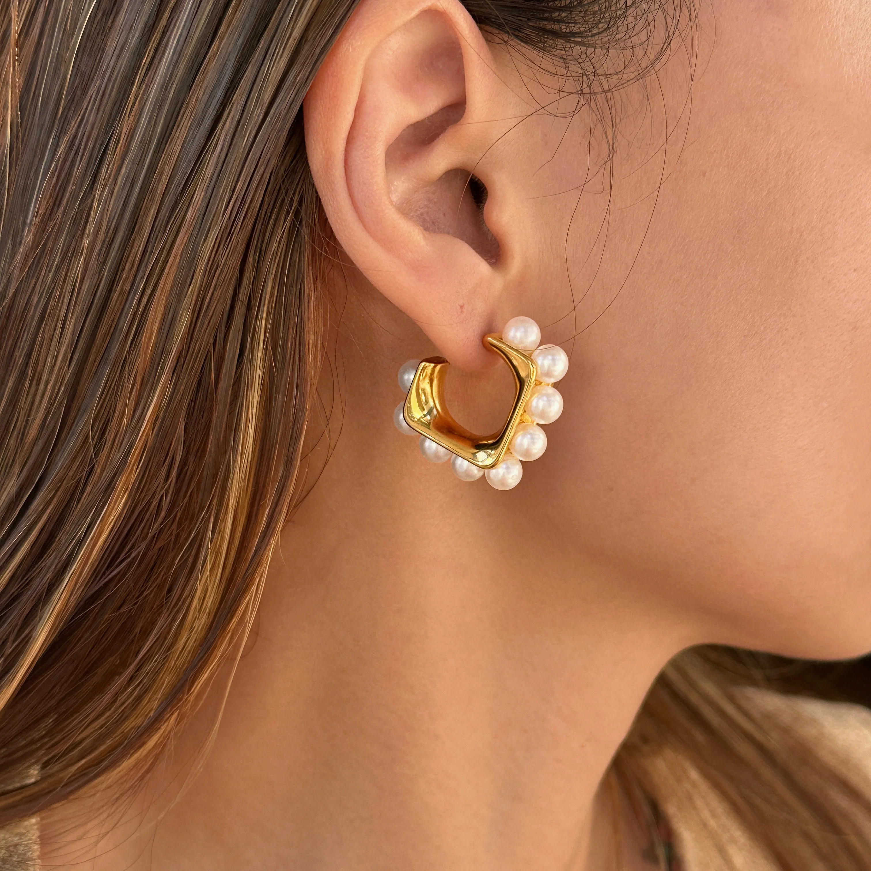 DASEIN Stainless Steel Vintage Rococo Imitation Pearl Hoop Earrings for Women 18k Gold Plated Hypoallergenic Accessories Gifts
DASEIN Stainless Steel Vintage Rococo Imitation Pearl Hoop Earrings for Women 18k Gold Plated Hypoallergenic Accessories Gifts