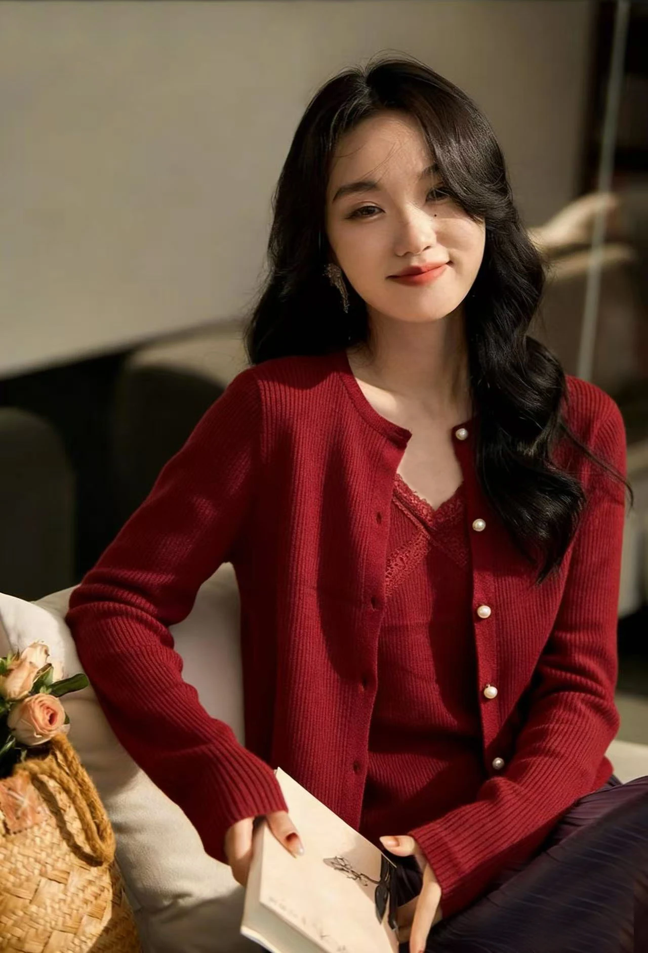 Новинка 2026, хит продаж, осенний элегантный наряд в корейском стиле, высококачественный шикарный красный вязаный кардиган ранней осени для женщин
Новинка 2026, хит продаж, осенний элегантный наряд в корейском стиле, высококачественный шикарный красный вязаный кардиган ранней осени для женщин
