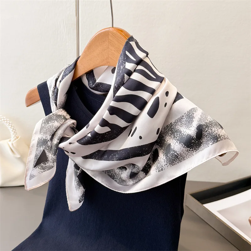 Новинка 2026, роскошные брендовые шали с принтом зебры, шарф, повязка на голову, маленькие модные женские шарфы, бандана, платок, хиджаб
Новинка 2026, роскошные брендовые шали с принтом зебры, шарф, повязка на голову, маленькие модные женские шарфы, бандана, платок, хиджаб