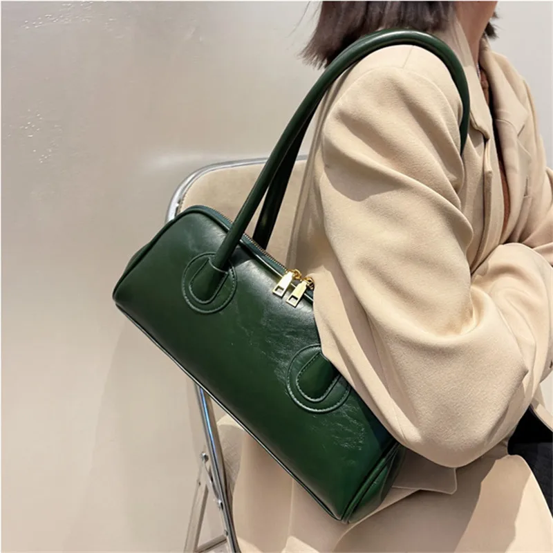 Classic Leather Handbag, Retro Simple Underarm Bag, Elegant Stylish Tote Bag for Women Everyday Casual Versatile Shoulder Bag
Classic Leather Handbag, Retro Simple Underarm Bag, Elegant Stylish Tote Bag for Women Everyday Casual Versatile Shoulder Bag