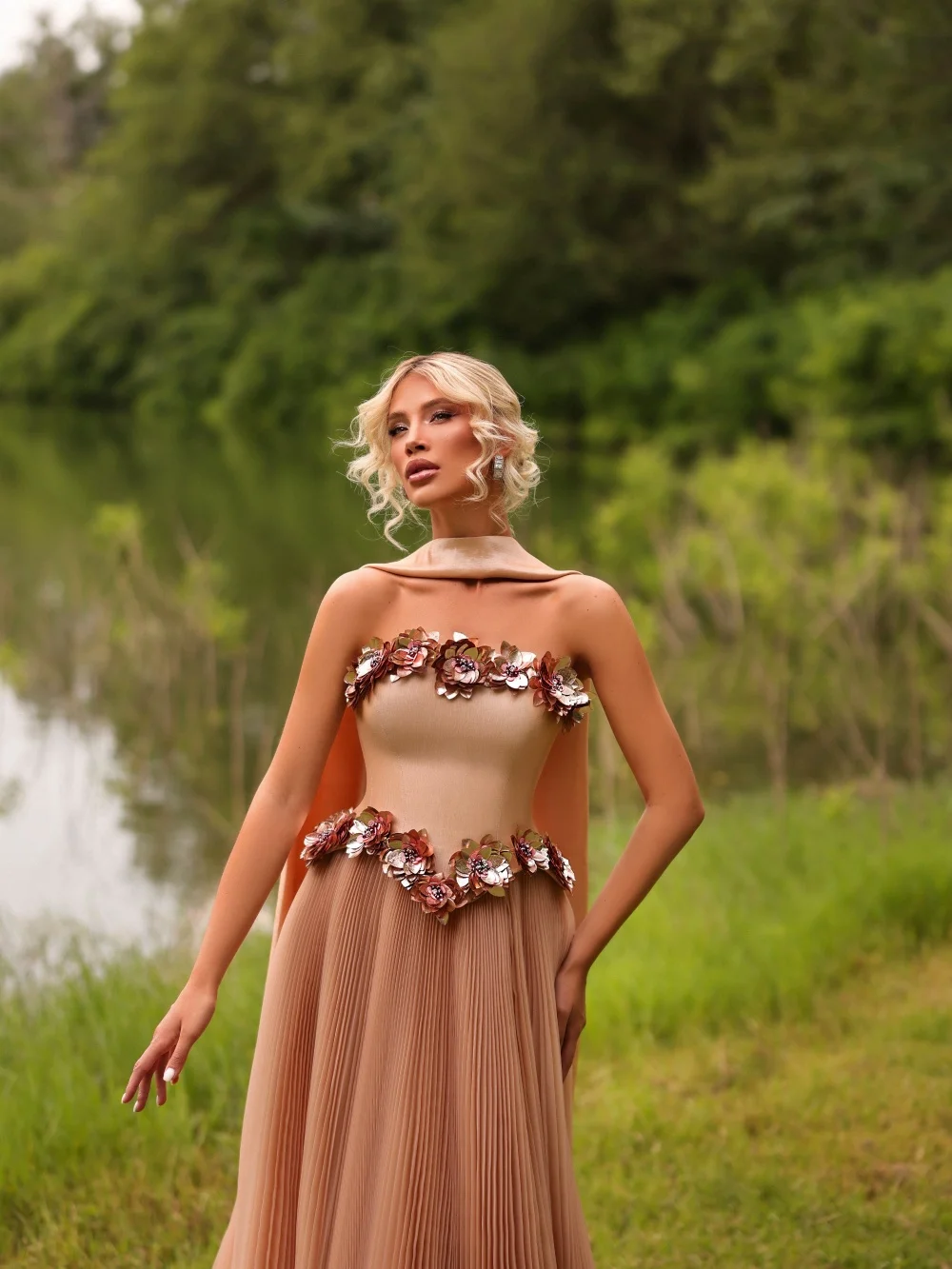Elegant 3D Floral Evening Dress Exquisite Strapless Party Gown Glamorous Sleeveless Floor-Length Party Dress فساتين سهر
Elegant 3D Floral Evening Dress Exquisite Strapless Party Gown Glamorous Sleeveless Floor-Length Party Dress فساتين سهر