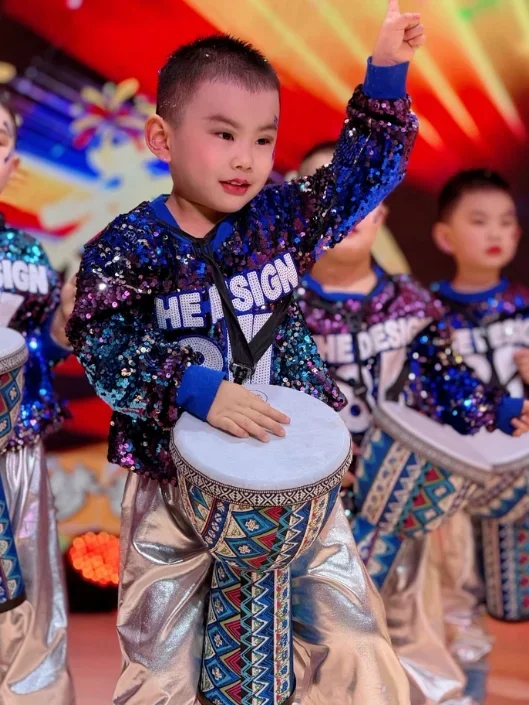 Children's Jazz hip-hop costumes studio model catwalk host fashion sequined suit Children's shelves drums Cheerleading costumes
Children's Jazz hip-hop costumes studio model catwalk host fashion sequined suit Children's shelves drums Cheerleading costumes