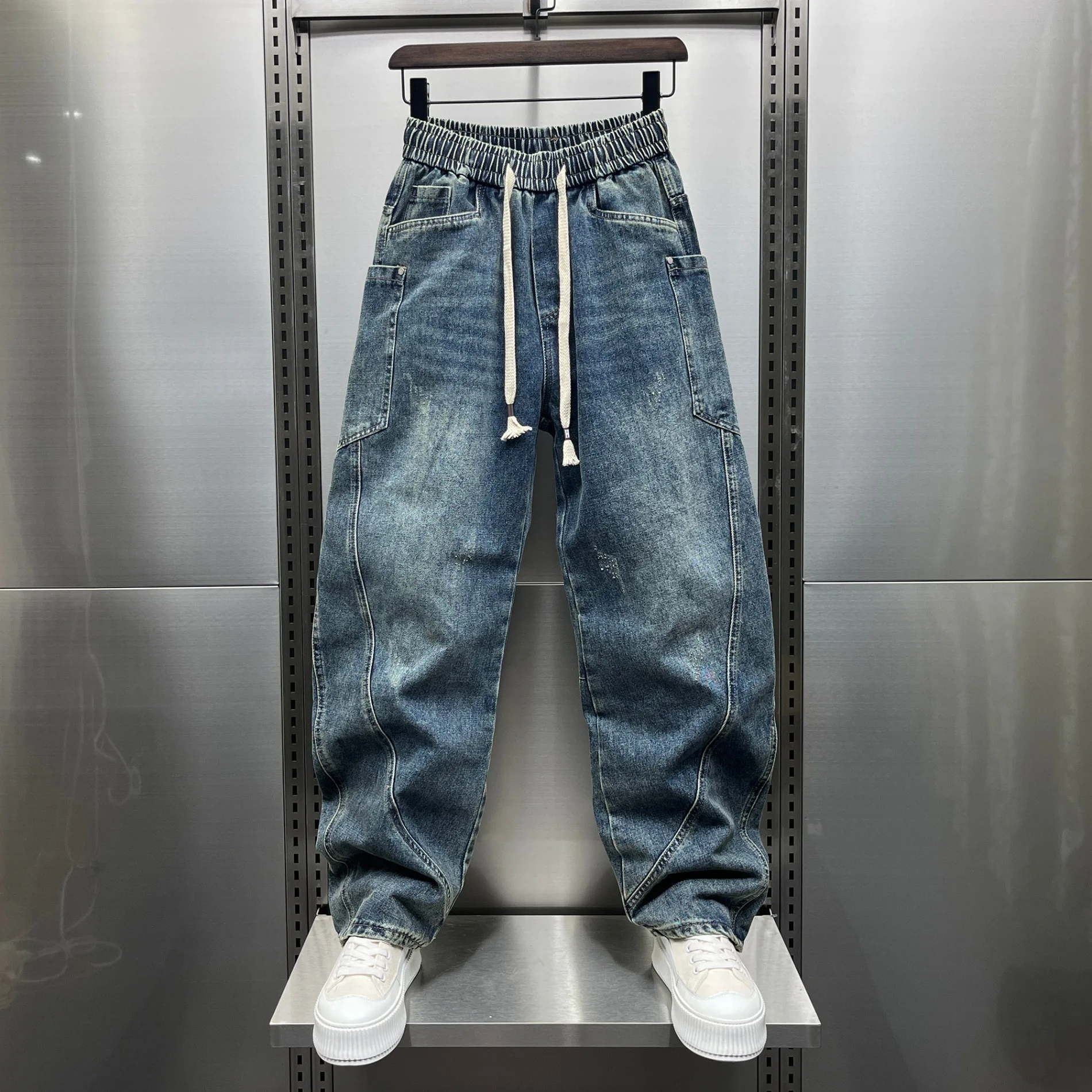 Крутые мужские широкие черные джинсы в уличном стиле, тяжелые длинные брюки с высокой талией, модный дизайн в стиле ретро, повседневные брюки прямого кроя
Крутые мужские широкие черные джинсы в уличном стиле, тяжелые длинные брюки с высокой талией, модный дизайн в стиле ретро, повседневные брюки прямого кроя